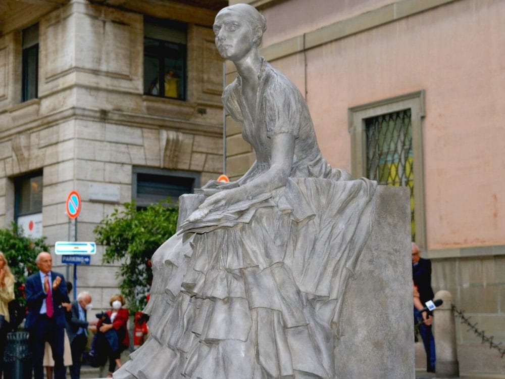 Cristina Trivulzio di Belgioioso, statua a Milano