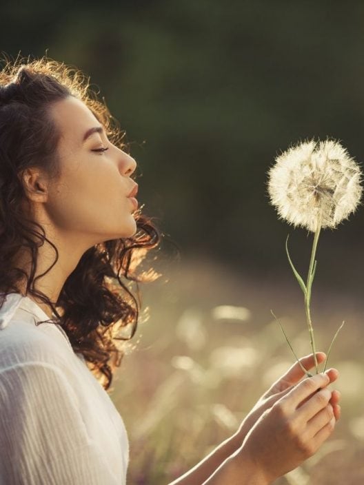 La felicità viene dal togliere: 5 cose da eliminare per stare meglio