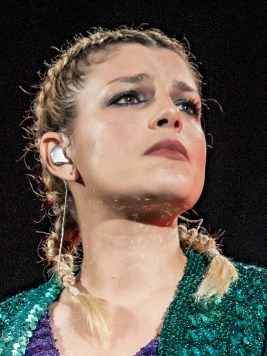 Emma Marrone contro i filtri: il suo invito a rinunciare alle maschere è potente e pieno d’amore