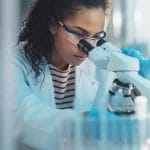 Gender gap nelle lauree STEM: perché le donne non scelgono i percorsi scientifici?