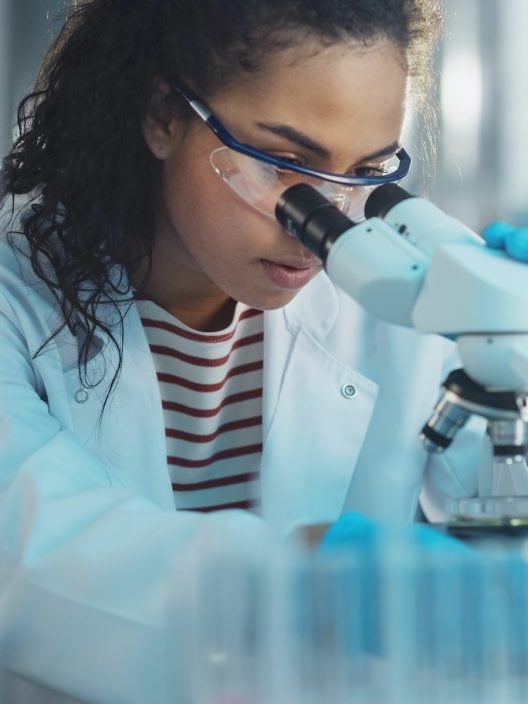 Gender gap nelle lauree STEM: perché le donne non scelgono i percorsi scientifici?