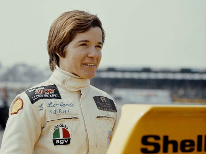 Lella Lombardi con la tuta da pilota