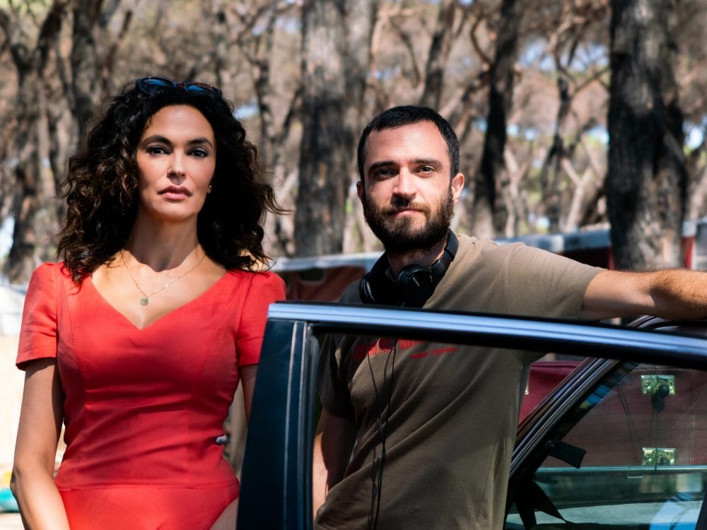 Maria Grazia Cucinotta e Lorenzo D'Amico de Carvalho sul set di Gli anni belli. (Foto di Valerio Lin