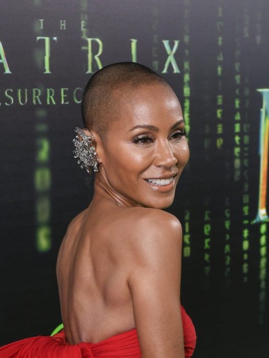 Jada Pinkett Smith e “l’amica alopecia”: inno all’accettazione e tributo alla bellezza più vera