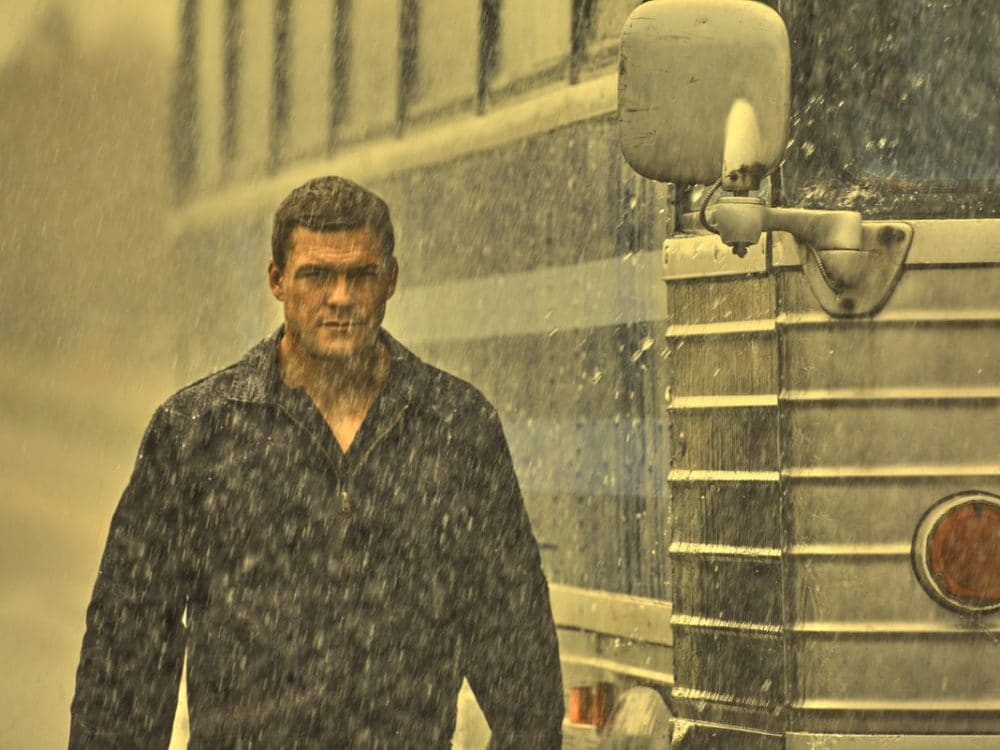 Alan Ritchson in Reacher.