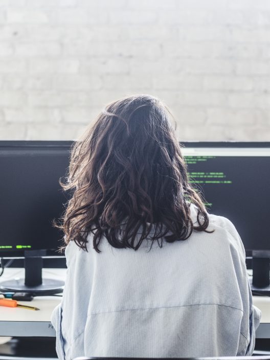 Develhope, la scuola di coding che avvicina le ragazze alla programmazione