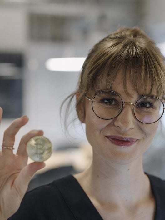 Come le “catene” della Blockchain possono liberare le donne