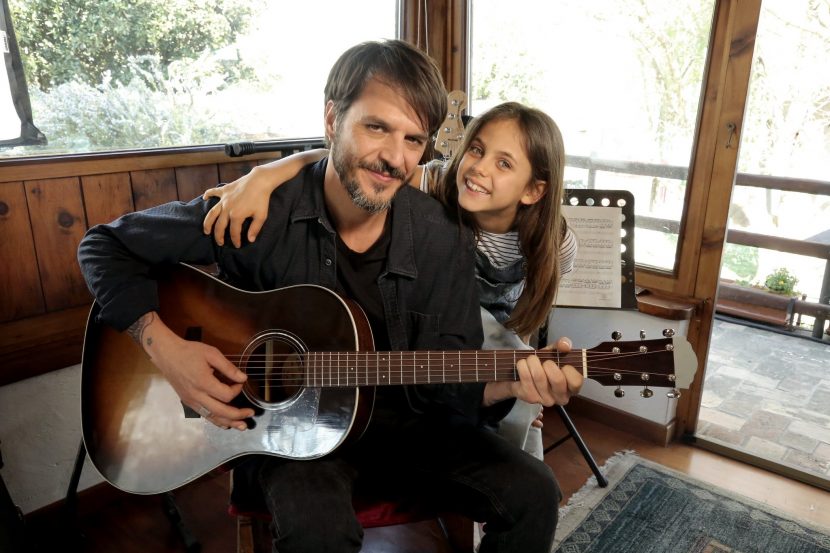 Mehmet Günsür e Cloe Günsür in Lea - Un nuovo giorno.