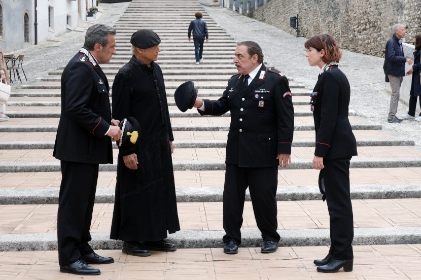 Flavio Insinna, Terence Hill, Nino Frassica e Maria Chiara Giannetta in Don Matteo 13.