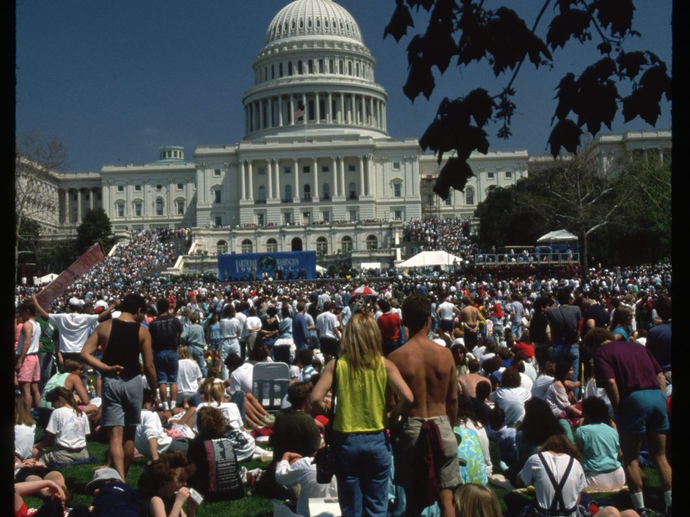 Una manifestazione durante l'Earth Day a Washington