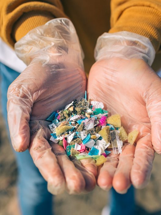 Microplastiche trovate anche nel sangue umano: cosa possiamo fare?