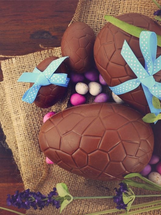 Uova di cioccolato e colombe: tutte le golosità da regalare a Pasqua