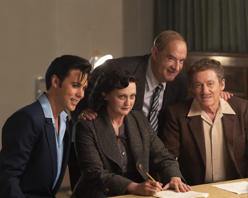 Austin Butler, Helen Thomson, Tom Hanks e Richard Roxburgh in Elvis.