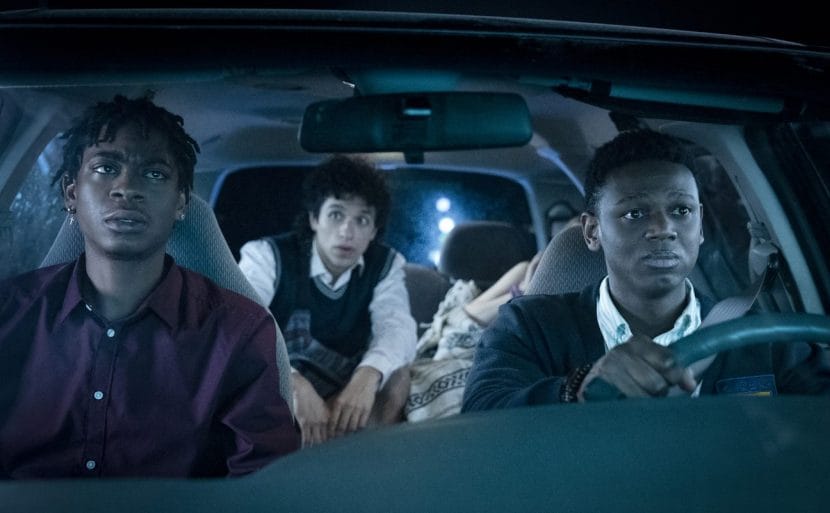 Donald Elise Watkins, RJ Cyler e Sebastian Chacon in Emergency.