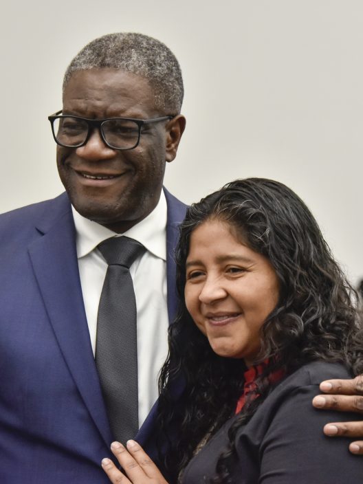 Chi è Denis Mukwege, il premio Nobel che aiuta le donne vittime di stupro