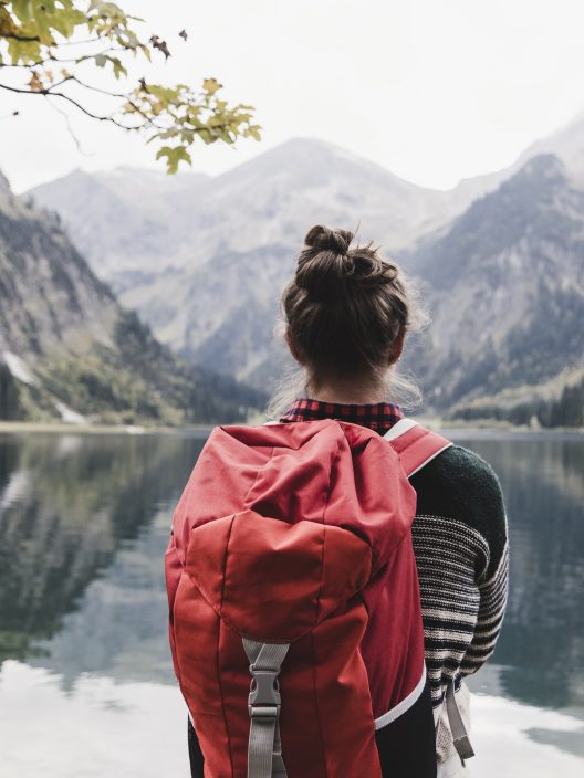 Viaggio da sola: perché le donne che viaggiano in solitaria smuovono gli equilibri