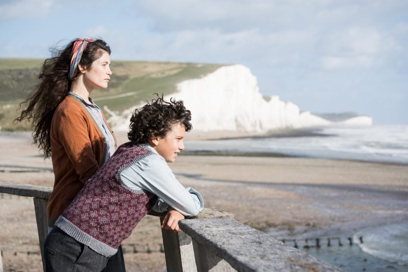 Gemma Arterton e Lucas Bond in Giorni d'estate.