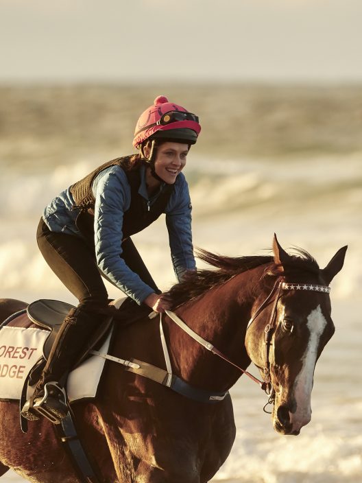 La campionessa: In un film Sky la vera storia della donna fantino Michelle Payne