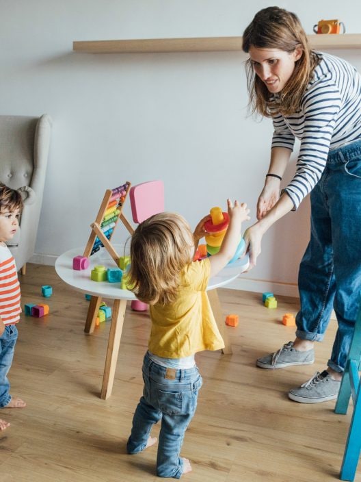 Stereotipi di genere nei giochi per bambini e bambine: come decostruirli