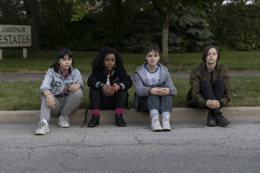 Riley Lai Nelet, Camryn Jones, Fina Strazza e Sofia Rosinsky in Paper Girls. 