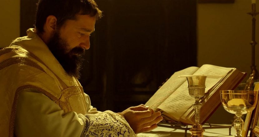 Shia Labeouf nel film Padre Pio.