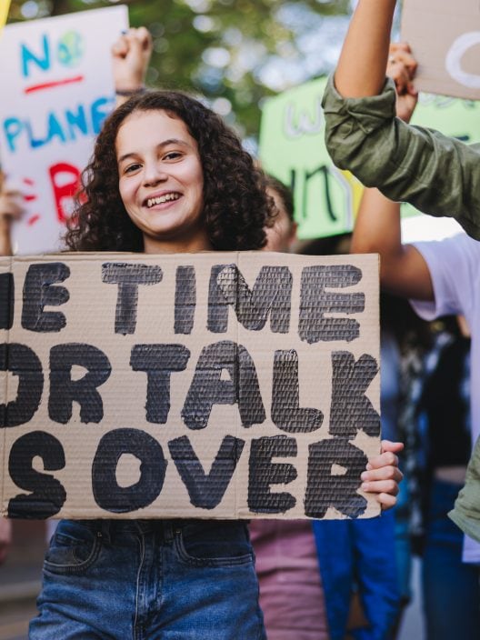 Manifestazioni ma non solo: come la Gen Z sta combattendo il cambiamento climatico