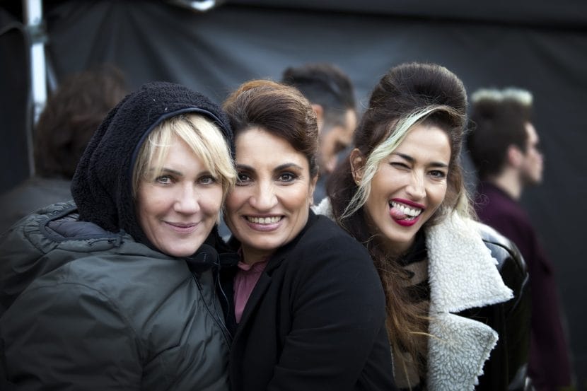 La regista Cinzia Bomoll, Paola Lavini e Nina Zilli sul set di La California.