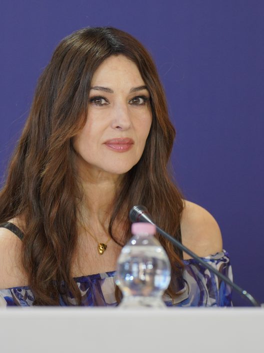 Monica Bellucci: “Non vorrei mai vivere fino a 135 anni come in Memory” – Intervista esclusiva all’attrice