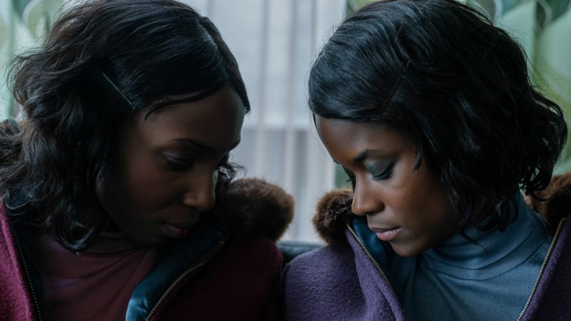 Tamara Lawrence e Letitia Wright nel film Le gemelle silenziose.