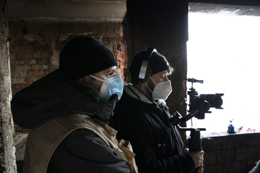 Il regista Antonio Valerio Spera e il direttore della fotografia Vincenzo Farenza in Bosnia.