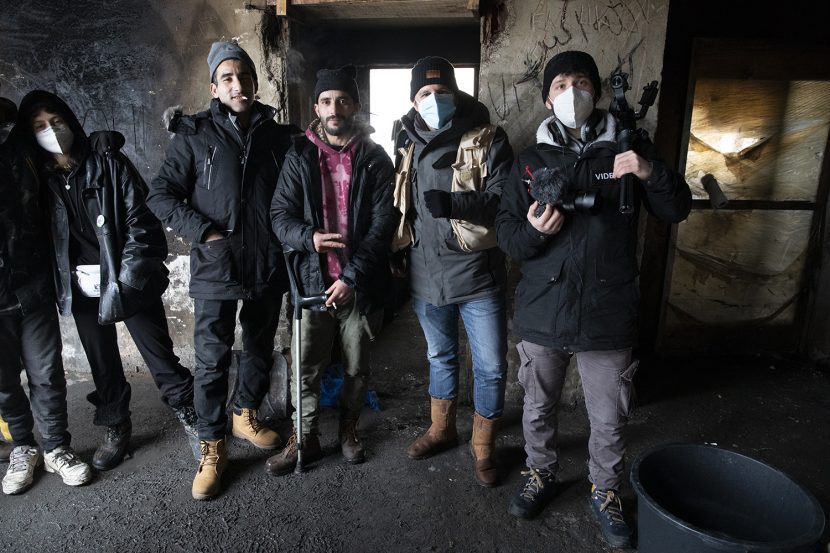 Il regista Antonio Valerio Spera e il direttore della fotografia Vincenzo Farenza in Bosnia.