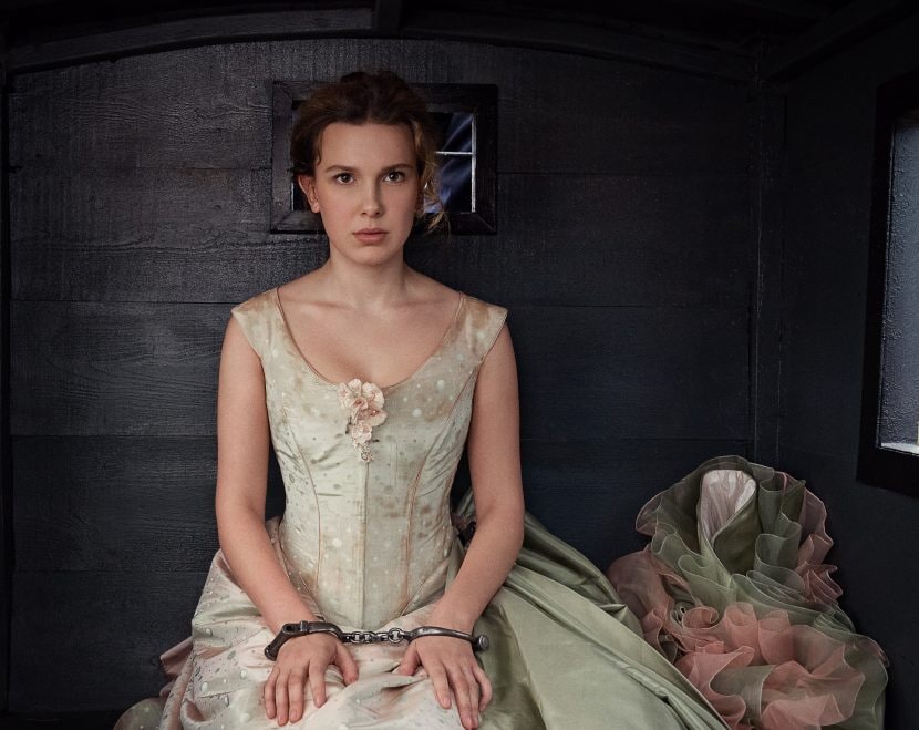 Millie Bobby Brown nel film Enola Holmes 2.