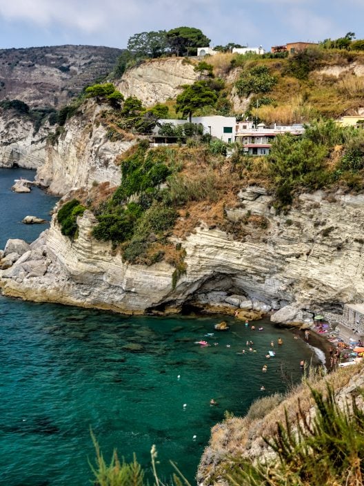 La frana di Ischia ci ricorda che è ora di pretendere azioni per l’ambiente