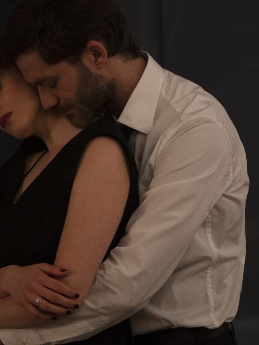 L’uomo sulla strada: Una clip in anteprima del film con Lorenzo Richelmy e Aurora Giovinazzo