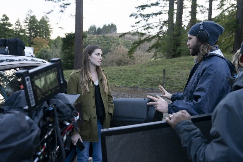 Allison Williams e il regista Gerard Johnstone sul set del film M3gan.