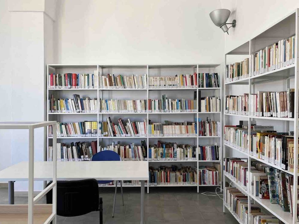 La biblioteca comunale di Kora