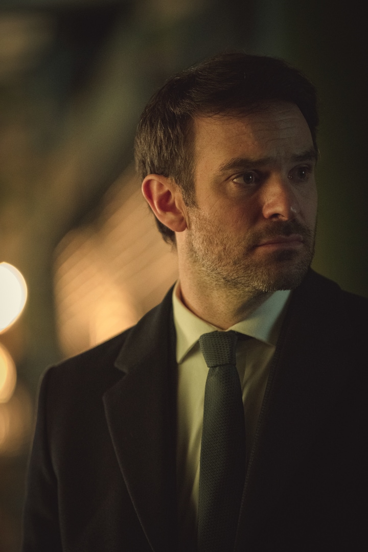 Charlie Cox nella serie tv Netflix Treason.