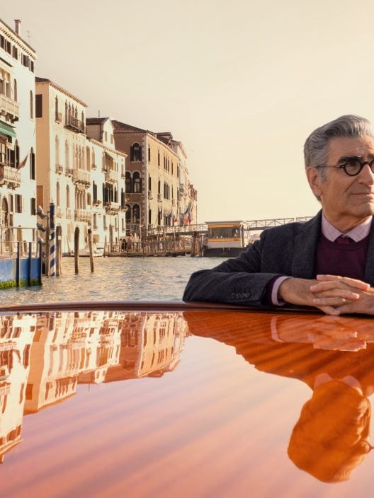 In viaggio con Eugene Levy: La divertente docuserie Apple Tv+ sbarca a Venezia – Clip in anteprima