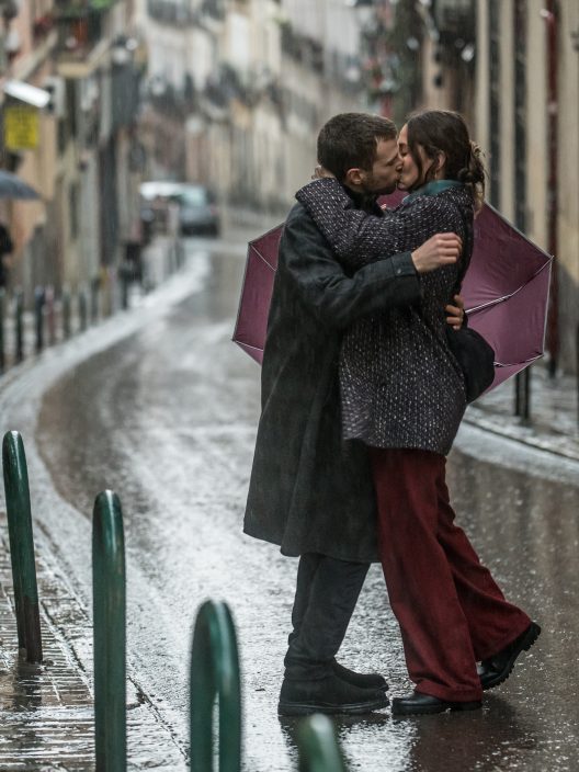 Il futuro in un bacio: Il film Netflix che gioca con l’amore e la preveggenza