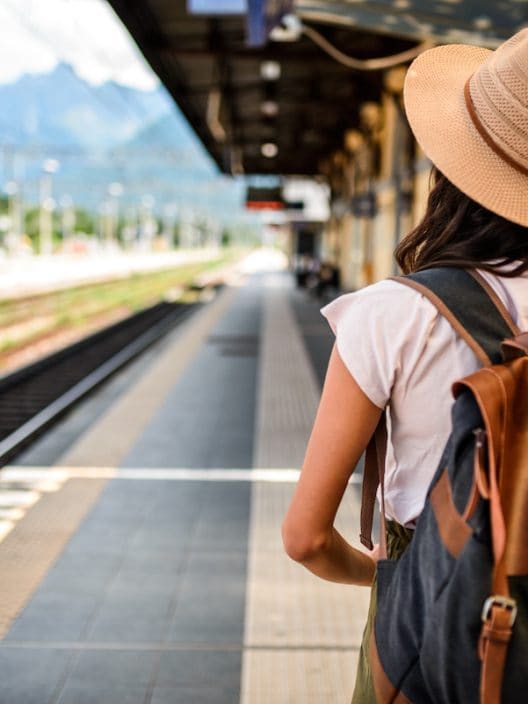 Sicurezza sui treni e in stazione: parte il sondaggio di Viola Walk Home