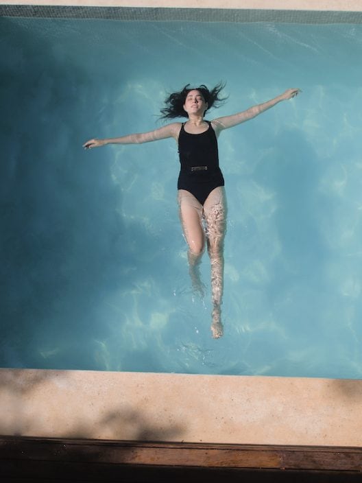 A Torino, ogni lunedì una piscina sarà solo per le donne. Divisiva o inclusiva?