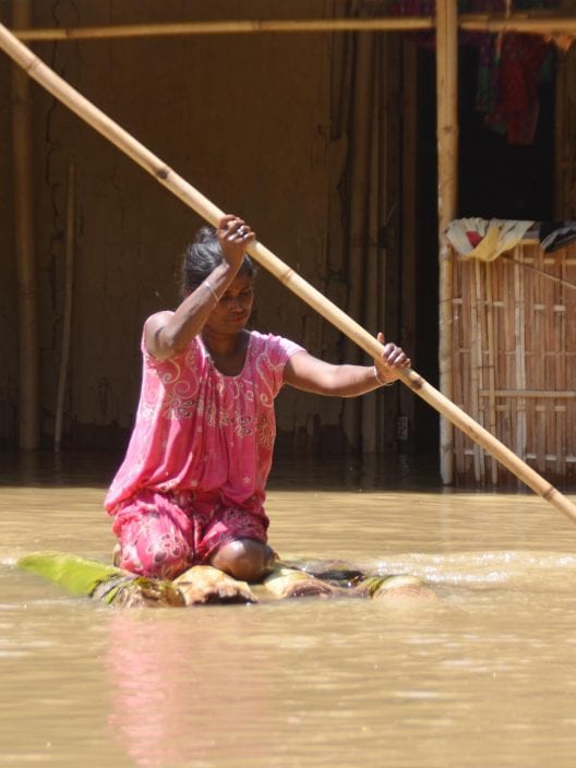 La crisi climatica colpisce di più le donne: ecco perché