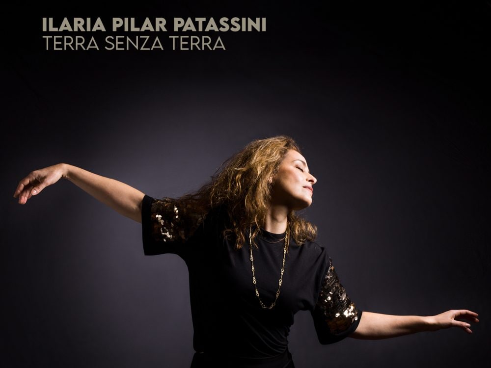 La cover di Terra senza terra, nuovo album di Ilaria Pilar Patassini.