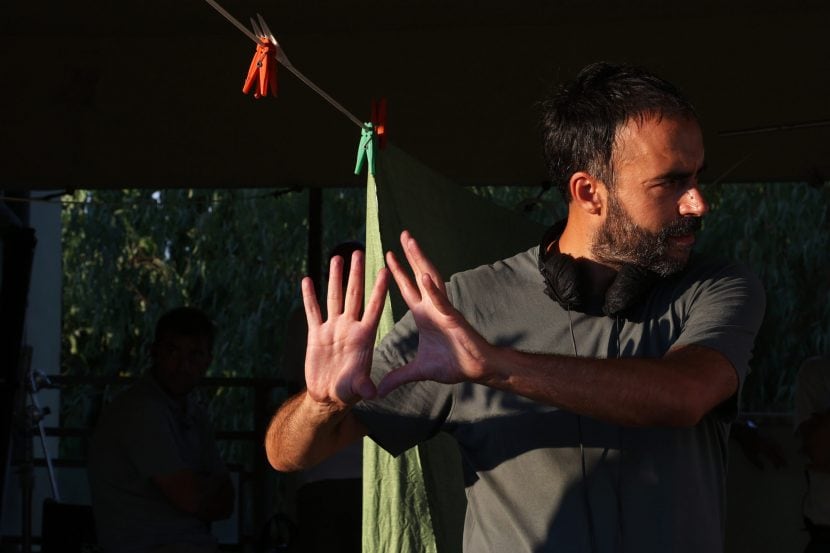 Davide Gentile sul set del film Denti da squalo.