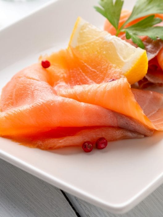 Il salmone che mangiamo è davvero così rosa?