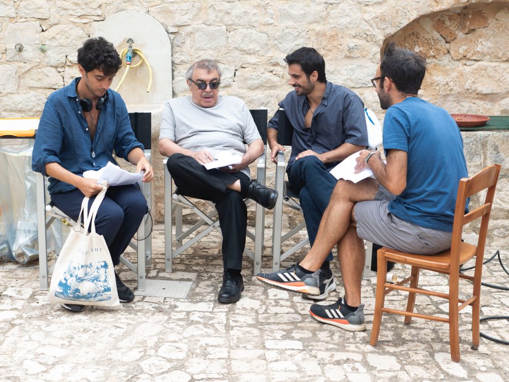 Matteo Pilati sul set del film L'estate più calda con Gianmarco Saurino, Nino Frassica e Giuseppe P