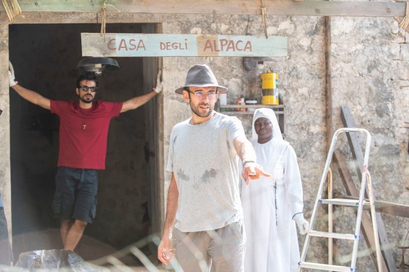 Gianmarco Saurino e Matteo Pilati sul set del film L'estate più calda.