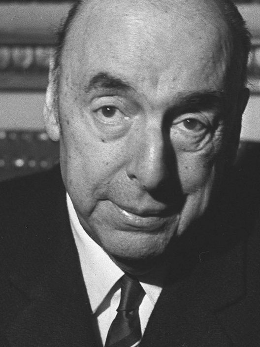 Tutte le più belle frasi di Pablo Neruda, dalle poesie agli aforismi