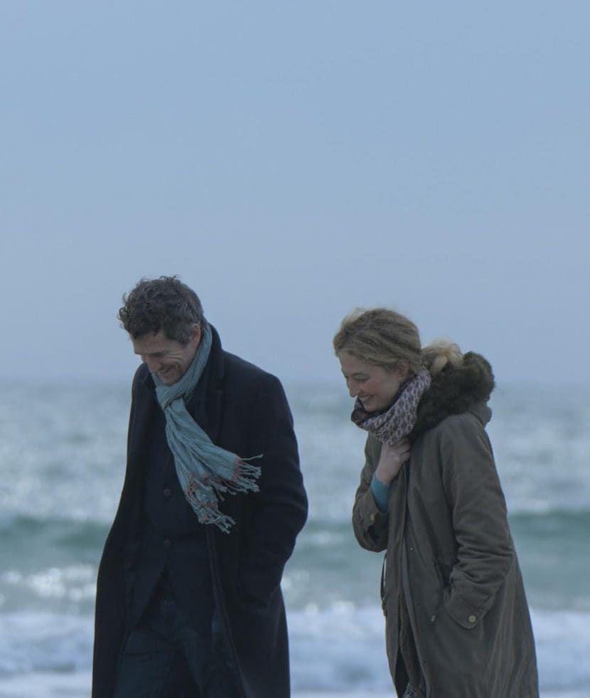 Guillaume Canet e Alba Rohrwacher in una scena del film Hors-Saison.