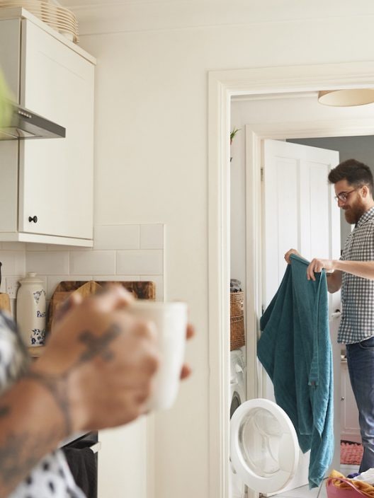 “Me Toca”, l’app gratuita del governo spagnolo per dividere equamente le faccende domestiche 